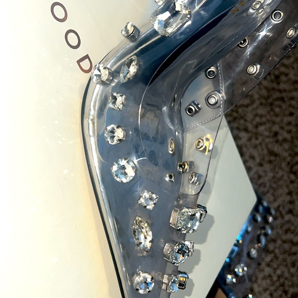 These Good American heels are the glitziest, glammest, hottest shoes yet. - Picture 7 of 10